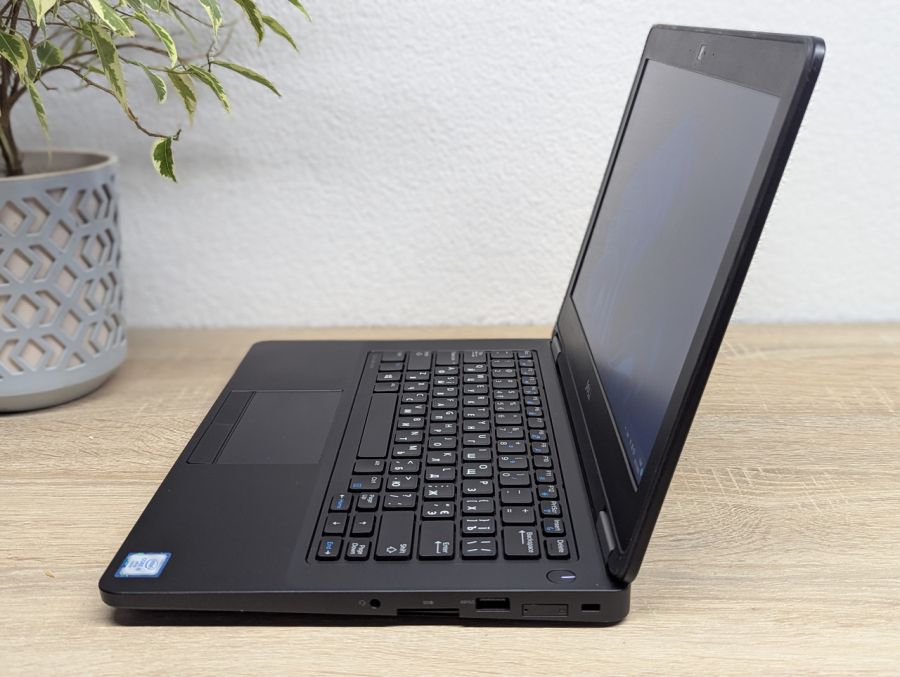 Уцінка! Ноутбук Б/В Dell Latitude E5270, Intel Core i5-6300U, DDR4 8 GB, SSD 128GB, 12" HD