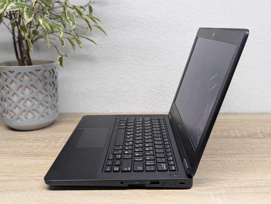 Уцінка! Ноутбук Б/В Dell Latitude E5270, Intel Core i5-6300U, DDR4 8 GB, SSD 128GB, 12" HD