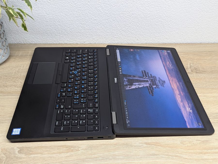 Ноутбук Б/В Dell Latitude E5570, Intel Core i5-6300U, DDR4 8 GB, SSD 256GB, 15.6" Full HD Сенсор