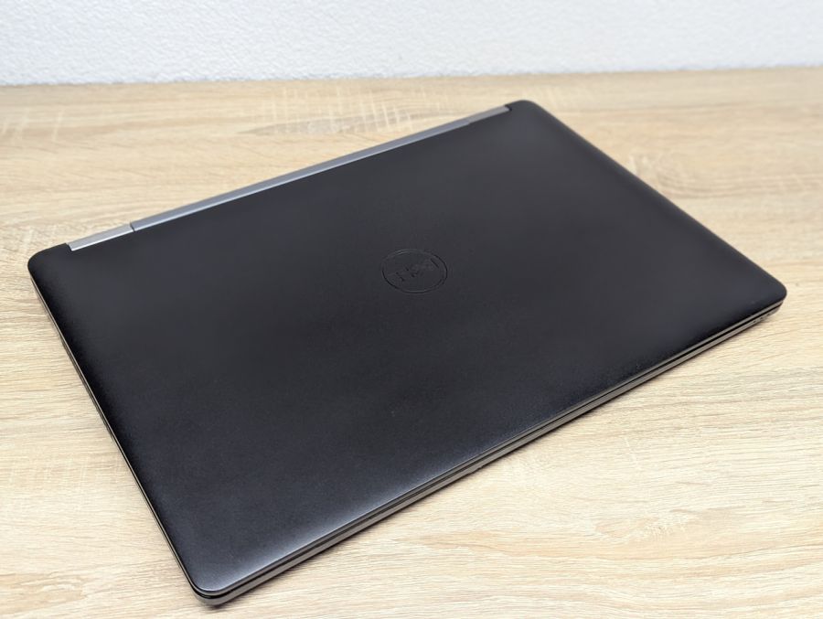 Ноутбук Б/В Dell Latitude E5570, Intel Core i5-6300U, DDR4 8 GB, SSD 256GB, 15.6" Full HD Сенсор