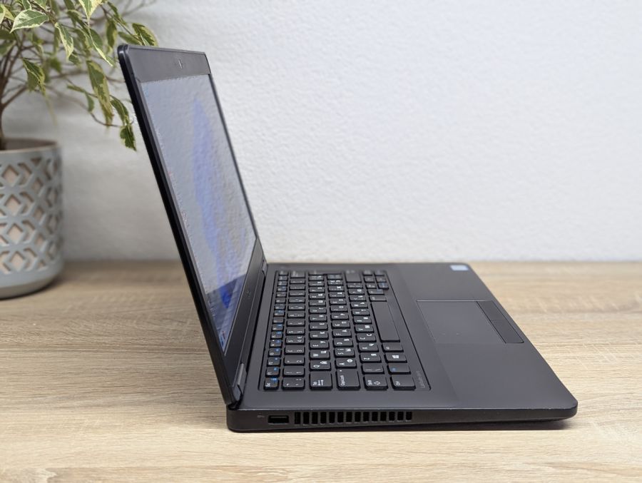 Уцінка! Ноутбук Б/В Dell Latitude E5470, Intel Core i5-6300U, DDR4 8 GB, SSD 128GB, 14" Full HD