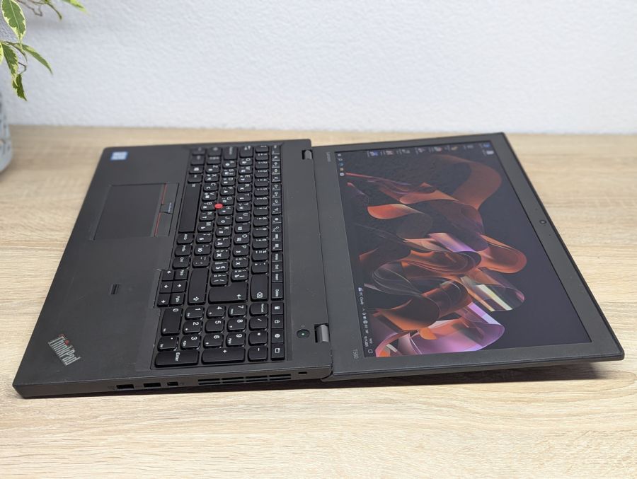 Уцінка! Ноутбук Б/В Lenovo ThinkPad T560, Intel Core i5-6300U, DDR3, SSD 128GB, 15.6" Full HD