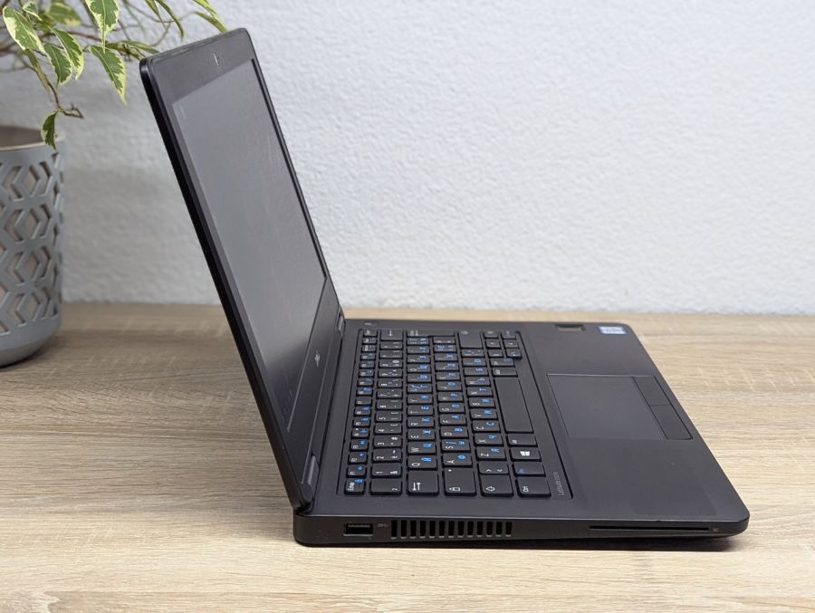 Ноутбук Б/В Dell Latitude E5270, Intel Core i5-6300U, DDR4 8 GB, SSD 128GB, 12" Full HD