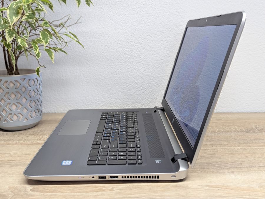 Уцінка! Ноутбук Б/В HP Pavilion 17 Notebook, Intel Core i3-6100U, DDR3 16 GB, SSD 256GB, 17" HD