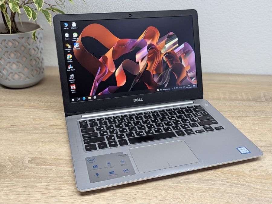 Ноутбук Б/В Dell Inspiron 5370, Intel Core i5-8250U, DDR4 16 GB, SSD 256GB, 13" Full HD