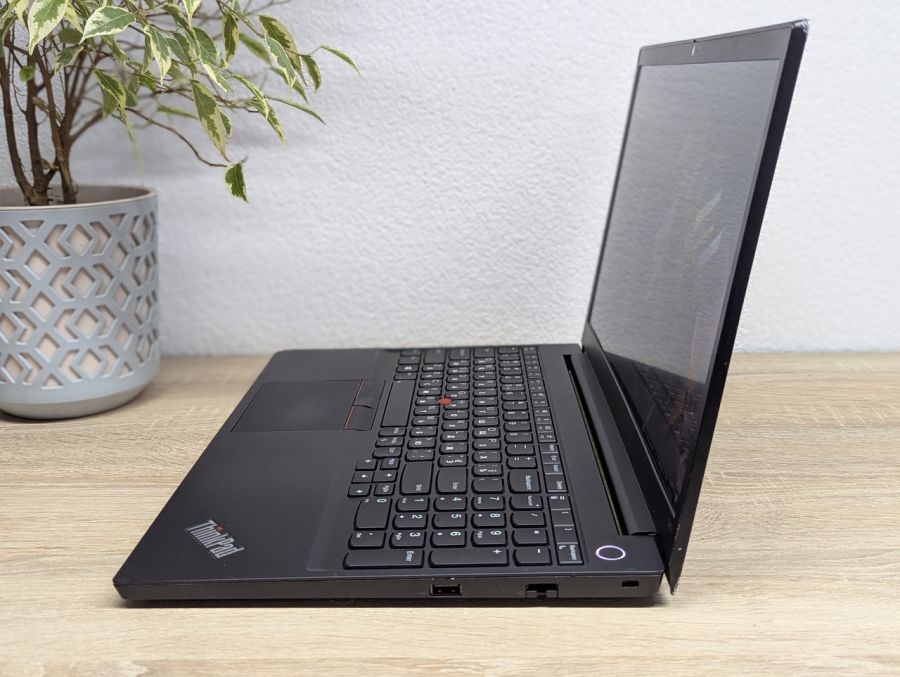Уцінка! Ноутбук Б/В Lenovo Think Pad E15, Intel Core i7-10510U, DDR4 16 GB, SSD 256GB, AMD Radeon RX 640 2Gb, 15.6" Full HD