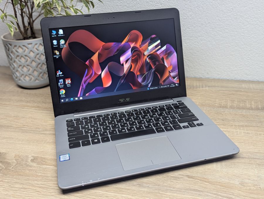 Уцінка! Ноутбук Б/В ASUS R301U, Intel Core i5-6200U, DDR3 8 GB, SSD 128GB, 13.3" HD