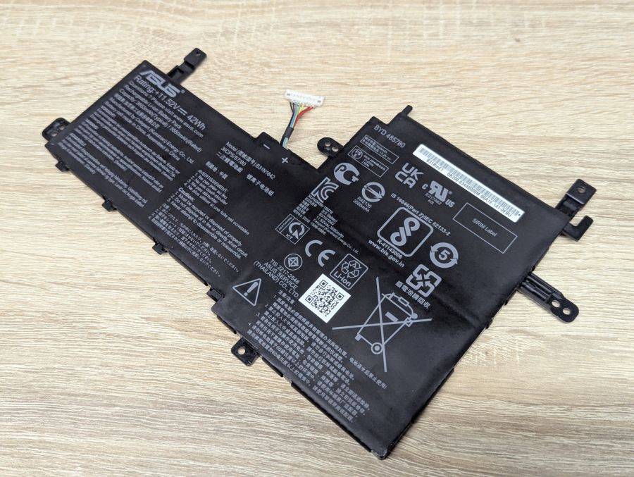 Б/В Оригінальна акумуляторна батарея Asus B31N1842
