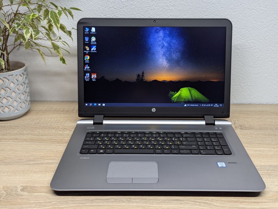 Ноутбук Б/В HP ProBook 470 G3, Intel Core i5-6200U, DDR4 8 GB, SSD 128GB + SSD 750GB, AMD Radeon R7 M340 1Gb, 17"