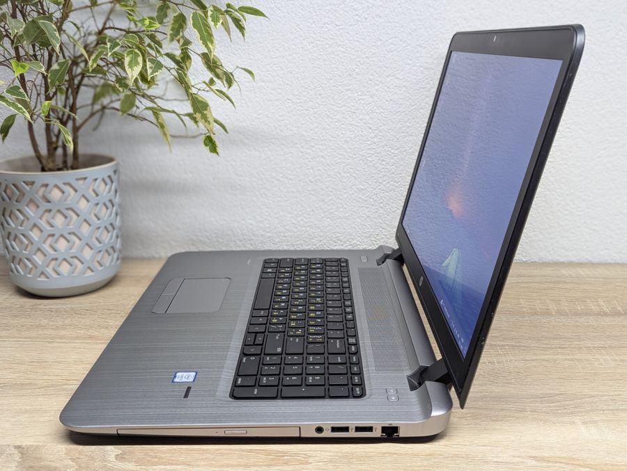 Ноутбук Б/В HP ProBook 470 G3, Intel Core i5-6200U, DDR4 8 GB, SSD 128GB + SSD 750GB, AMD Radeon R7 M340 1Gb, 17"