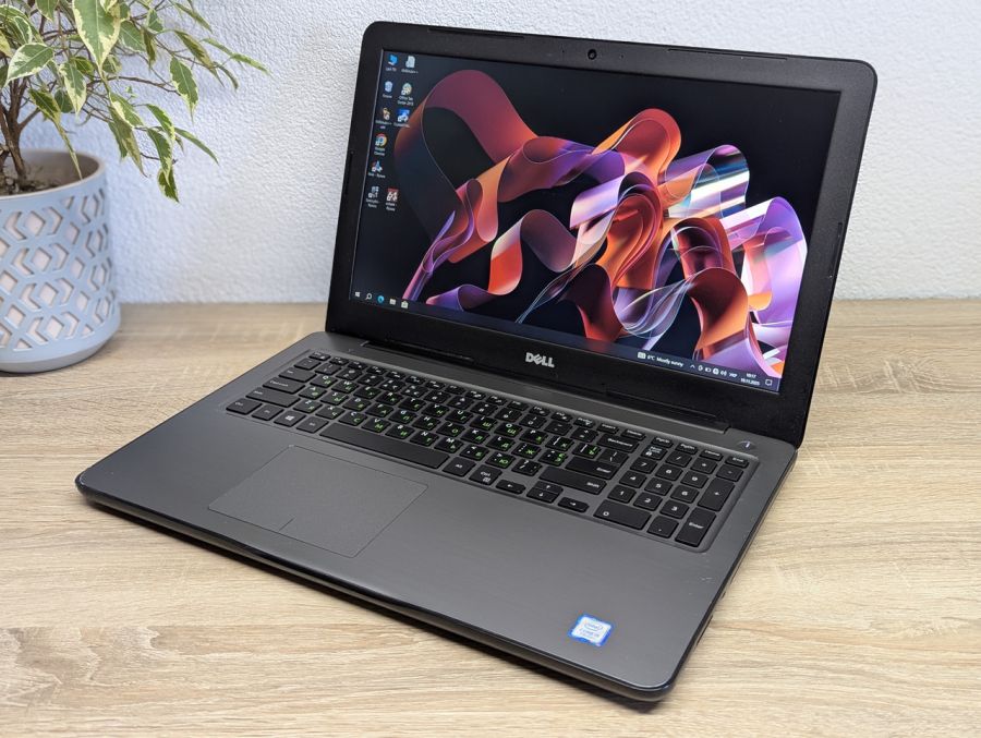 Уцінка! Ноутбук Б/В Dell Inspiron 5567, Intel Core i5-7200U, DDR4 16 GB, SSD 256GB, AMD Radeon R7 M440 4Gb, 15.6" Full HD