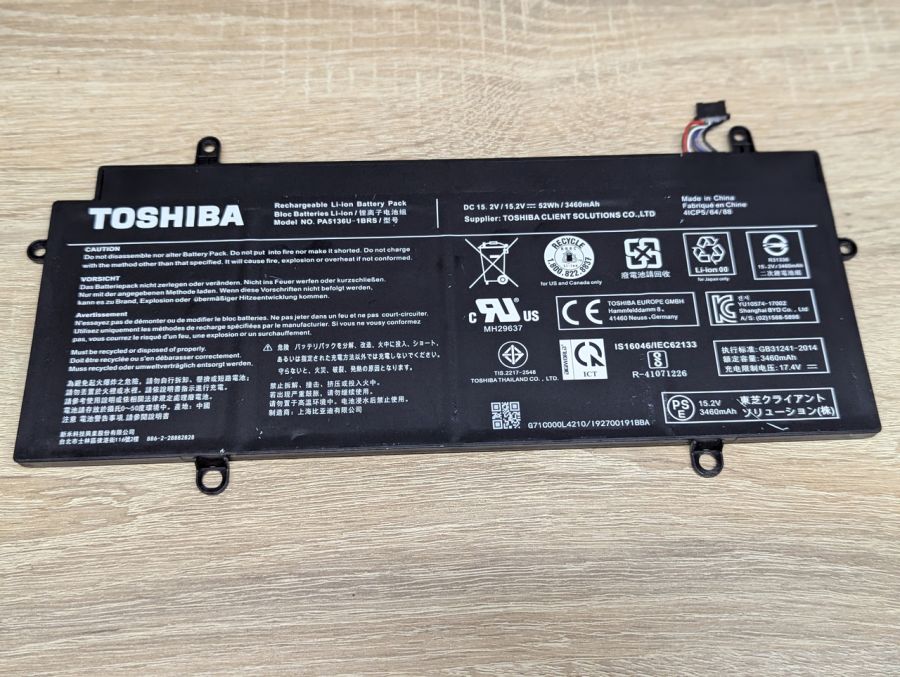 Б/В Оригінальна акумуляторна батарея Toshiba PA5136U-1BRS