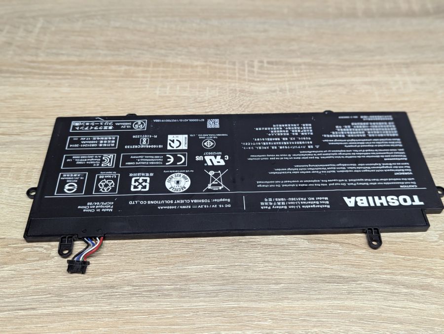 Б/В Оригінальна акумуляторна батарея Toshiba PA5136U-1BRS