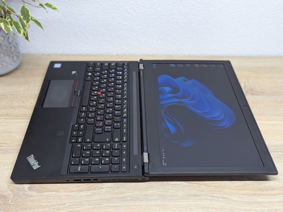 Ноутбук Б/В Lenovo ThinkPad P50, Intel Core i7-6820HQ, DDR4 32 GB, SSD 512GB, NVIDIA Quadro M2000M 4 gb, 15.6" Full HD