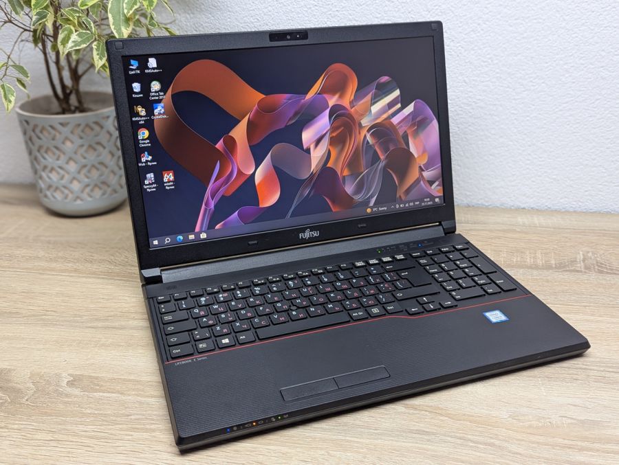 Ноутбук Б/В Fujitsu LifeBook E557, Intel Core i5-7200U, DDR4 8 GB, SSD 128GB, 15.6" Full HD