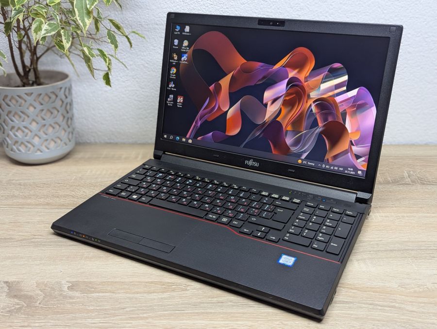Ноутбук Б/В Fujitsu LifeBook E557, Intel Core i5-7200U, DDR4 8 GB, SSD 128GB, 15.6" Full HD