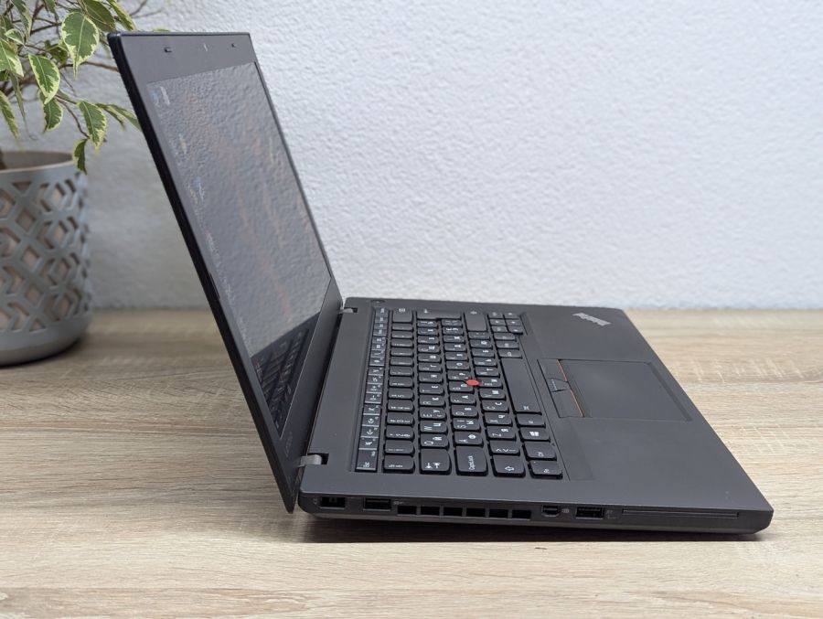 Уцінка! Ноутбук Б/В Lenovo ThinkPad T460, Intel Core i5-6300U, DDR3 8 GB, SSD 128GB, 14" Full HD