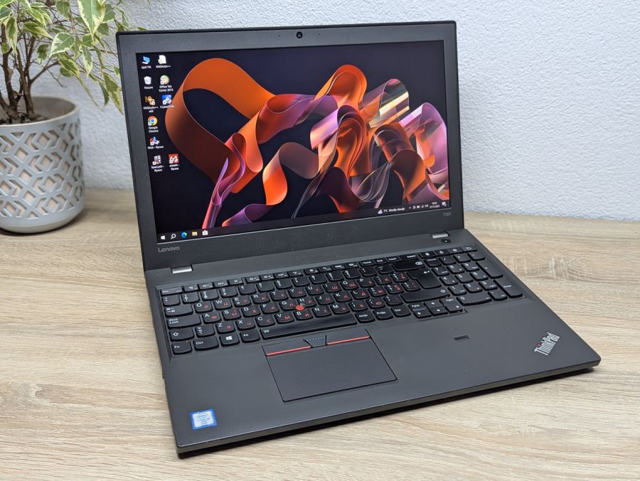 Уцінка! Ноутбук Б/В Lenovo ThinkPad T560, Intel Core i5-6300U, DDR3, SSD 128GB, 15.6" Full HD