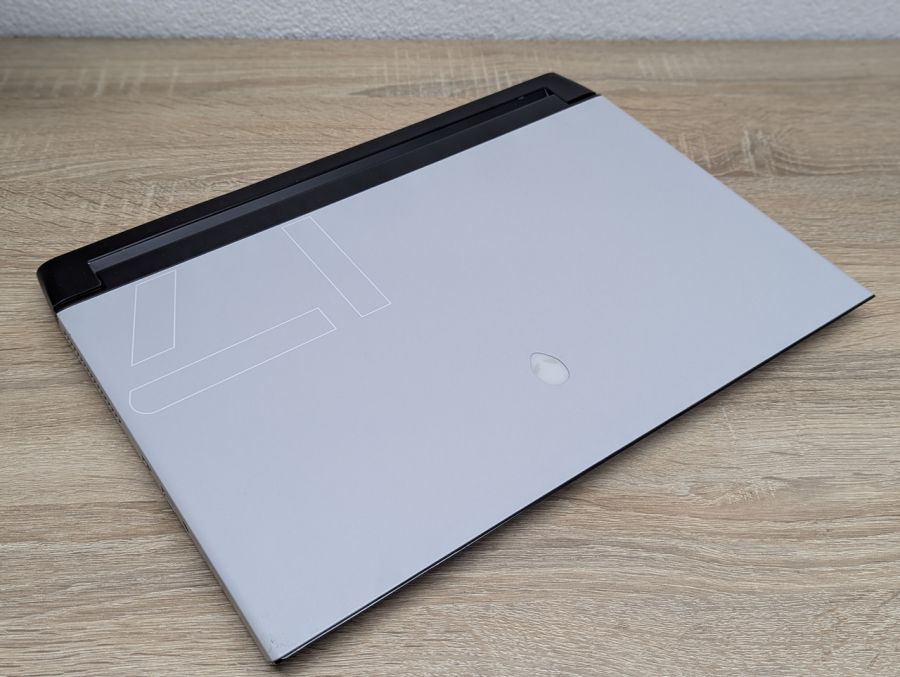 Ноутбук Б/В Alienware M17 R3, Intel Core i7-10750H, DDR3 16 GB, SSD 512GB, NVIDIA GeForce RTX 2070 8Gb, 17" Full HD