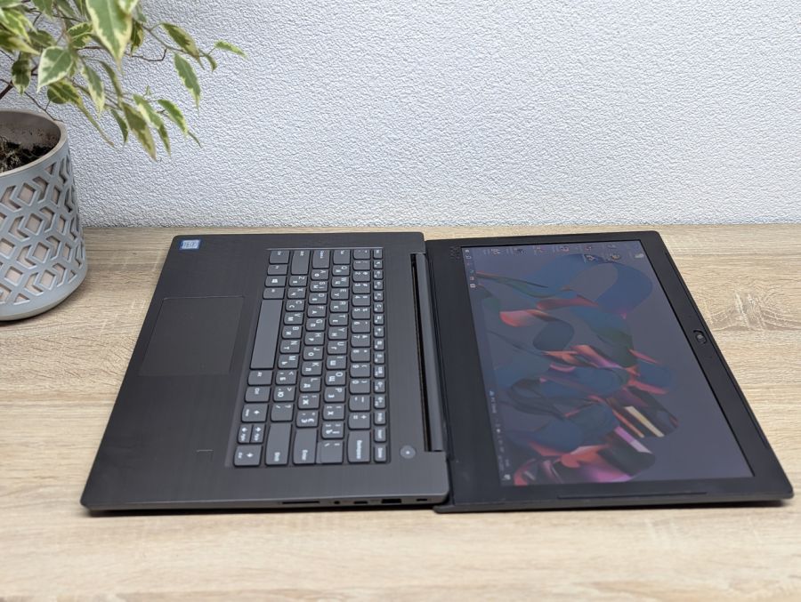 Ноутбук Б/В Lenovo V330-14IKB, Intel Core i5-8250U, DDR4 20 GB, SSD 256GB, 14" Full HD