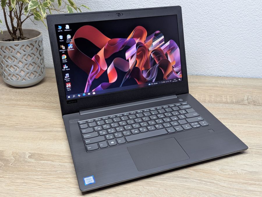 Ноутбук Б/В Lenovo V330-14IKB, Intel Core i5-8250U, DDR4 20 GB, SSD 256GB, 14" Full HD