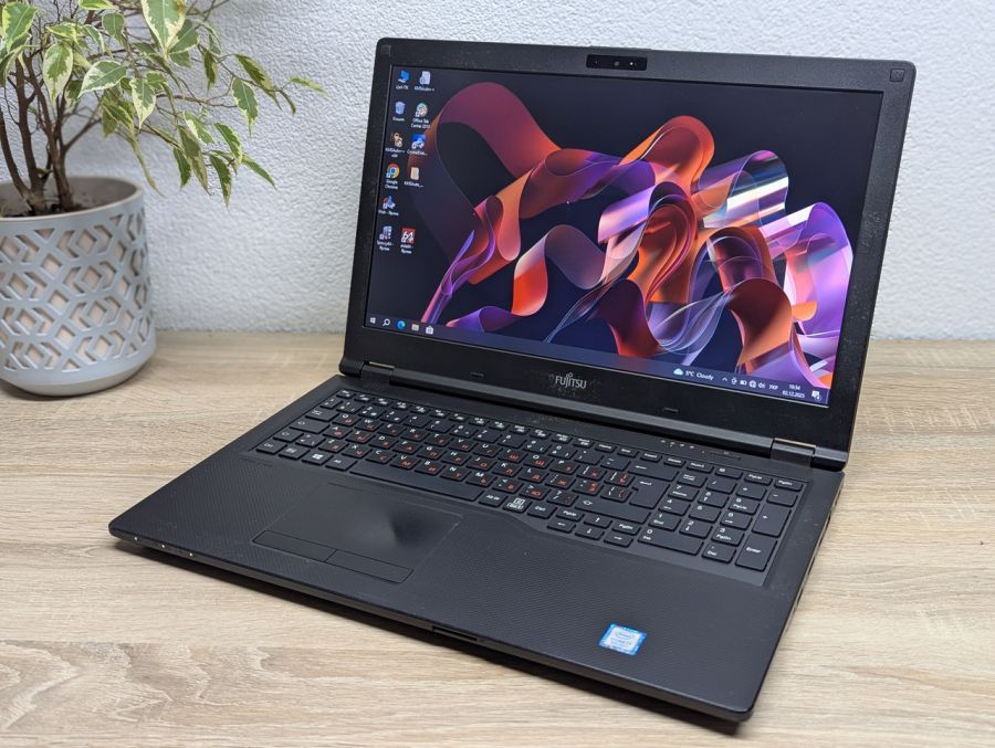 Уцінка! Ноутбук Б/В Fujitsu LifeBook E558, Intel Core i7-8550U, DDR4 16 GB, SSD 256GB, 15.6" UHD
