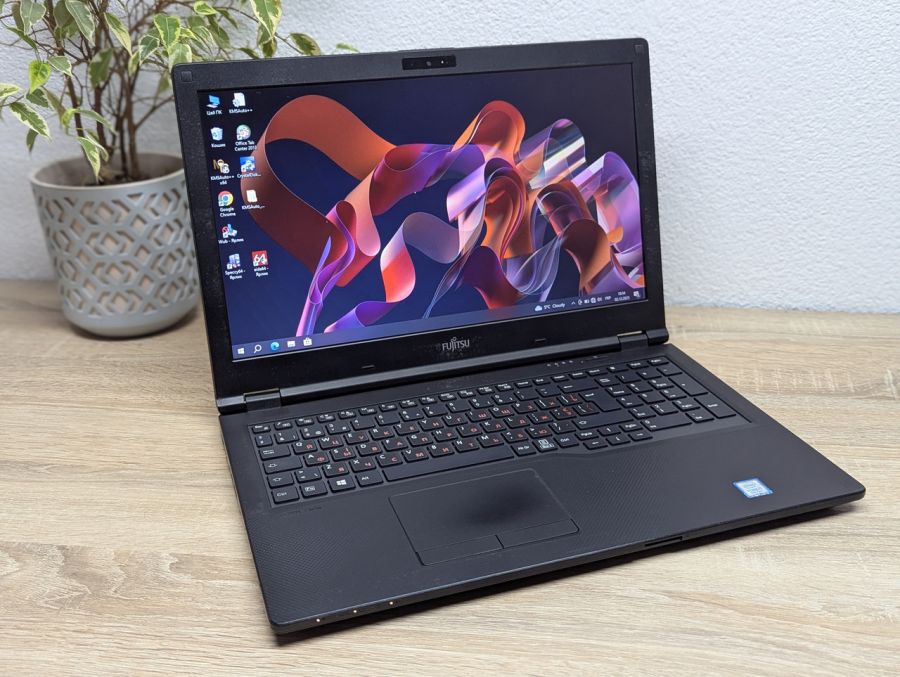 Уцінка! Ноутбук Б/В Fujitsu LifeBook E558, Intel Core i7-8550U, DDR4 16 GB, SSD 256GB, 15.6" UHD
