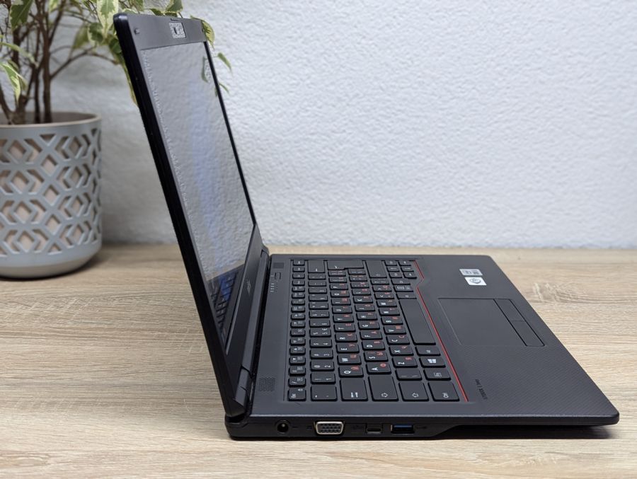Ноутбук Б/В Fujitsu LifeBook E5410, Intel Core i5-10210U, DDR4 16 GB, SSD 256GB, 14" Full HD