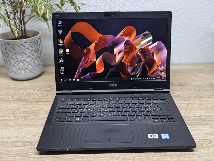 Ноутбук Б/В Fujitsu LifeBook E549, Intel Core i5-8265U, DDR4 16 GB, SSD 256GB, 14" Full HD