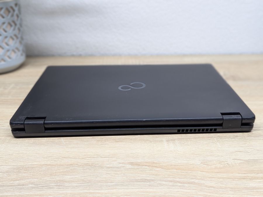 Ноутбук Б/В Fujitsu LifeBook E548, Intel Core i5-8250U, DDR4 16 GB, SSD 256GB, 14" Full HD [ProductHub SKU F220]