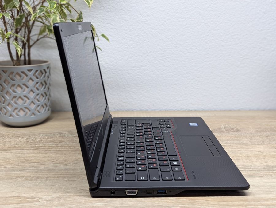 Ноутбук Б/В Fujitsu LifeBook E548, Intel Core i5-8250U, DDR4 16 GB, SSD 256GB, 14" Full HD [ProductHub SKU F220]