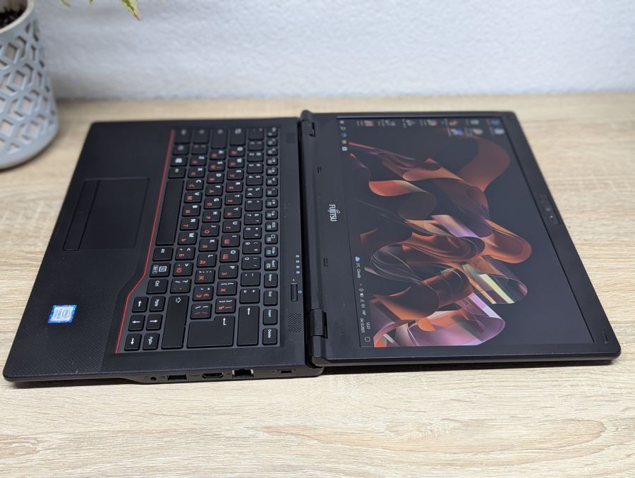 Ноутбук Б/В Fujitsu LifeBook E548, Intel Core i5-8250U, DDR4 16 GB, SSD 256GB, 14" Full HD [ProductHub SKU F220]