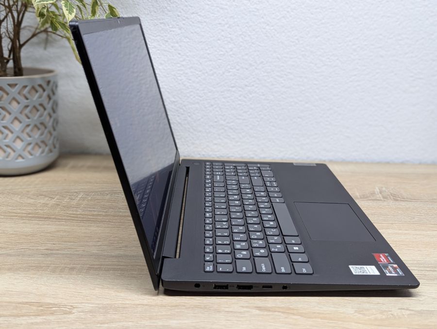 Уцінка! Ноутбук Б/В Lenovo V15 G4 AMN, AMD Ryzen 5 7520U, DDR4 8 GB, SSD 256GB, AMD Radeon 610M 2Gb, 15.6" Full HD