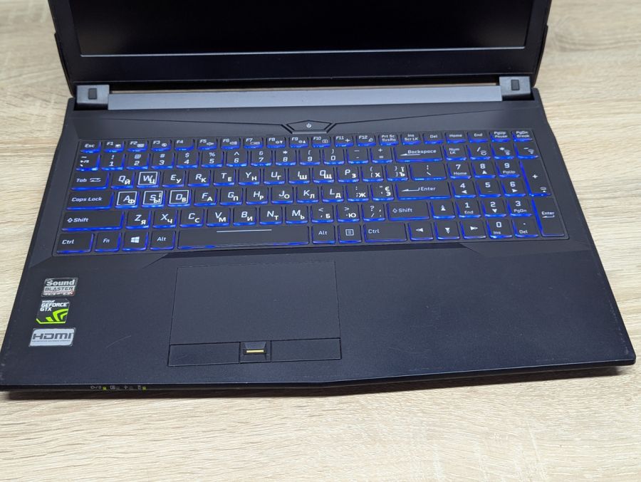 Ноутбук Б/В Clevo N85OHK, Intel Core i7-7700HQ, DDR4 32 GB, SSD 128GB + HDD 1TB, NVIDIA GeForce GTX 1050, 15.6" Full HD