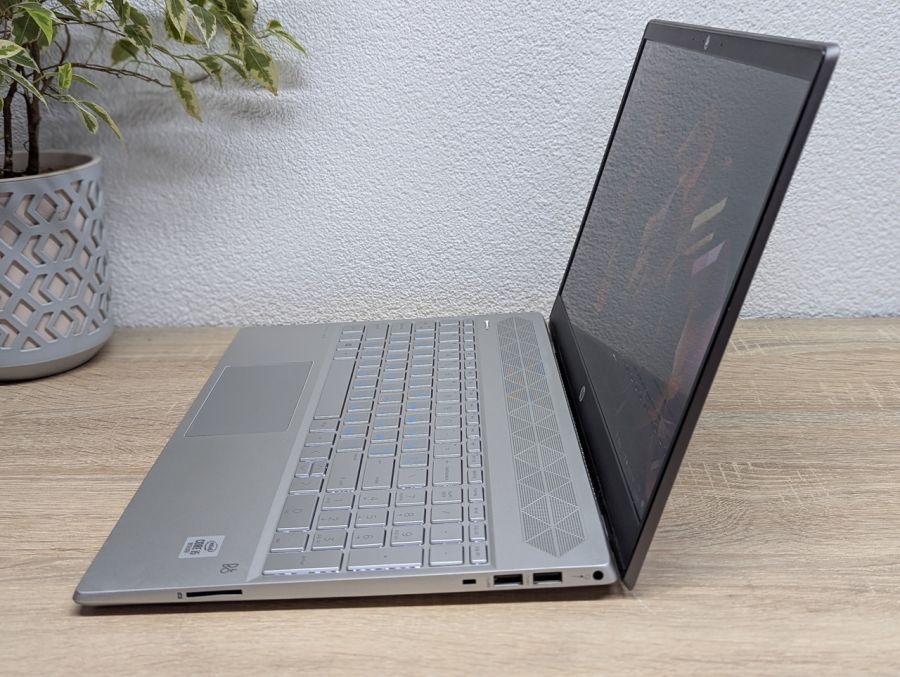 Ноутбук Б/В HP Pavilion Laptop 15, Intel Core i5-1035G7, DDR4 32 GB, SSD 256GB + HDD 1TB, 15.6" Full HD