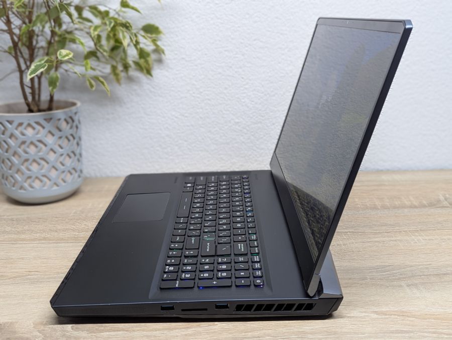 Ноутбук Б/В MSI GE76 Raider 11UE, Intel Core i7-11800H, DDR4 16 GB, SSD 512GB + SSD 512GB, NVIDIA GeForce RTX 3060 6Gb, 17.3" Full HD