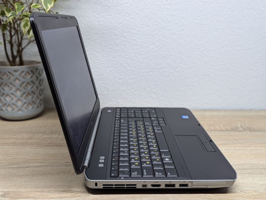 Ноутбук Б/В Dell Latitude E5520, Intel Core i3-2350M, DDR3 8 GB, SSD 128GB, 15.6" HD