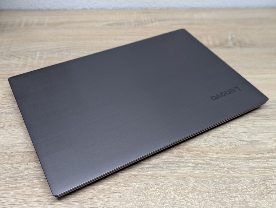 Ноутбук Б/В Lenovo V330-15IKB, Intel Core i5-8250U, DDR4 20 GB, SSD 360GB, 15.6" Full HD