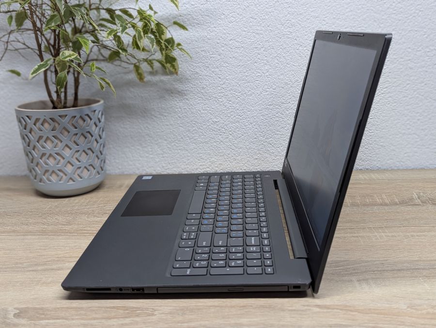 Ноутбук Б/В Lenovo V130-15IKB, Intel Core i5-8250U, DDR4 20 GB, SSD 256GB, 15.6" Full HD