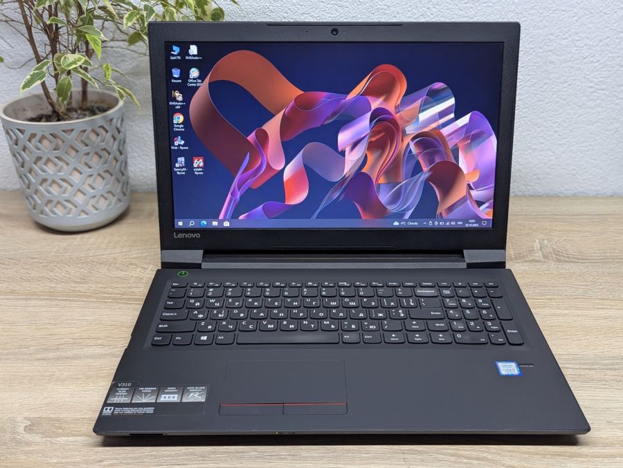 Ноутбук Б/В Lenovo V310-15IKB, Intel Core i5-7200U, DDR4 12 GB, SSD 128GB, 15.6" HD