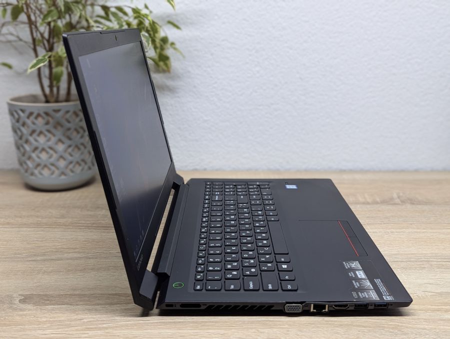 Ноутбук Б/В Lenovo V310-15IKB, Intel Core i5-7200U, DDR4 12 GB, SSD 128GB, 15.6" HD