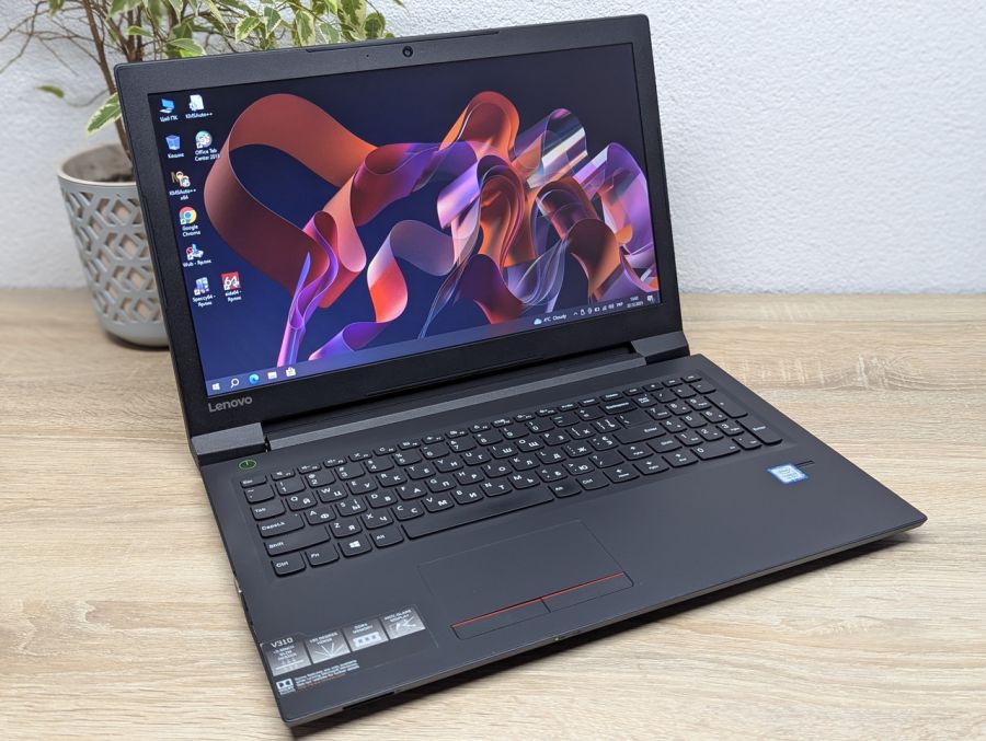 Ноутбук Б/В Lenovo V310-15IKB, Intel Core i5-7200U, DDR4 12 GB, SSD 128GB, 15.6" HD