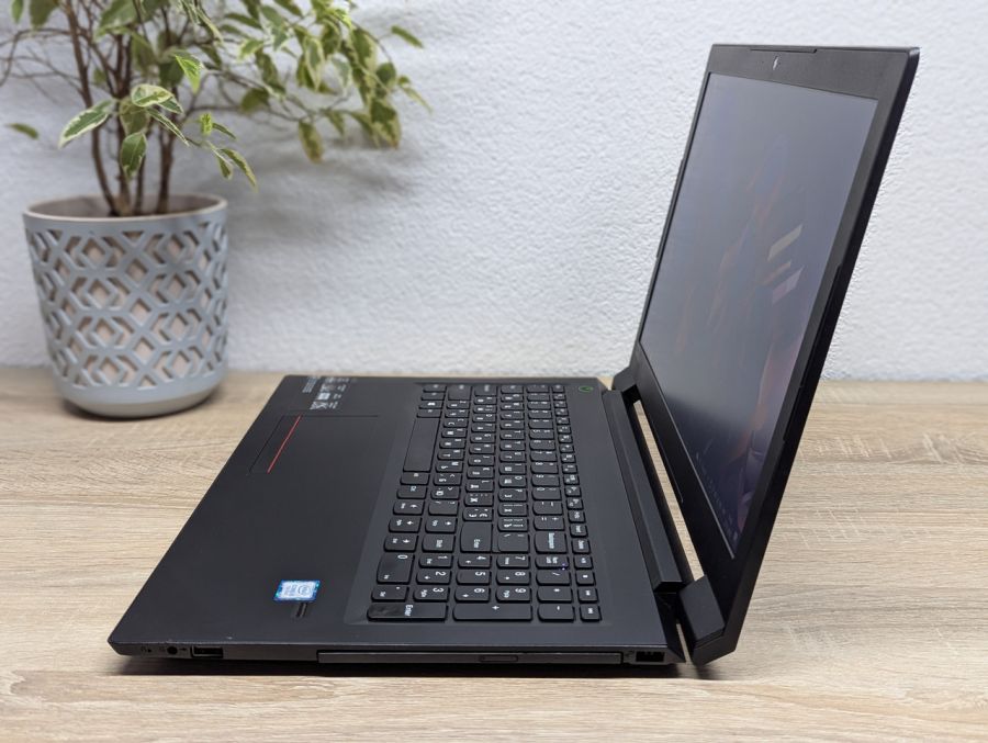 Ноутбук Б/В Lenovo V310-15IKB, Intel Core i5-7200U, DDR4 12 GB, SSD 128GB, 15.6" HD