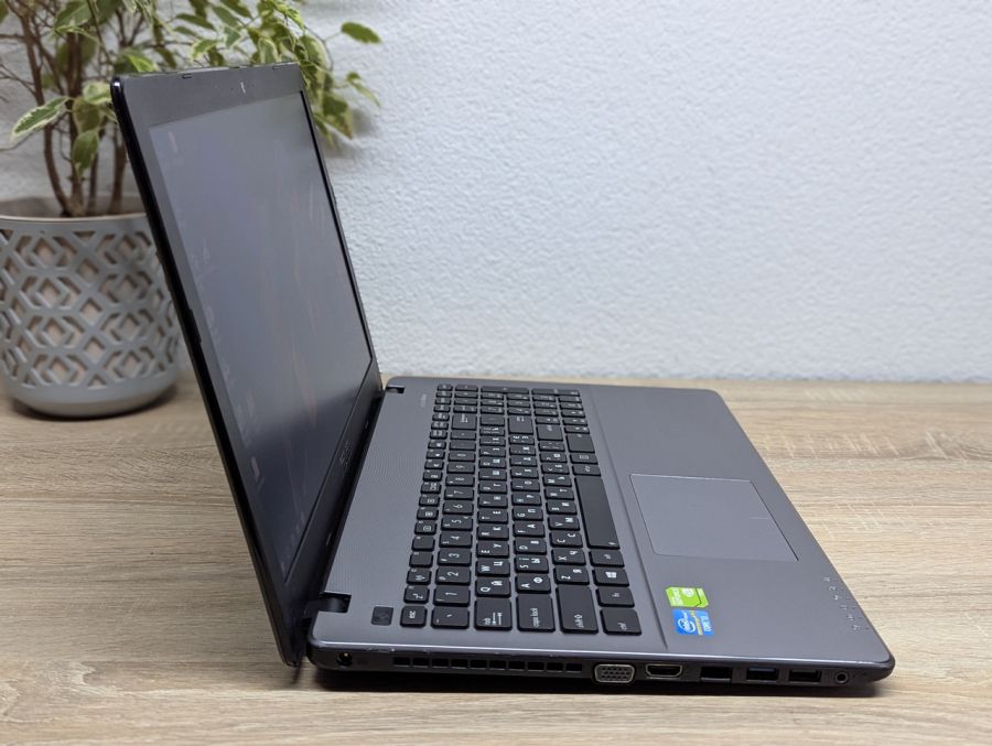 Ноутбук Б/В ASUS X550C, Intel Core i3-3217U, DDR3 12 GB, SSD 256GB, GT 720M 2 Gb, 15.6"