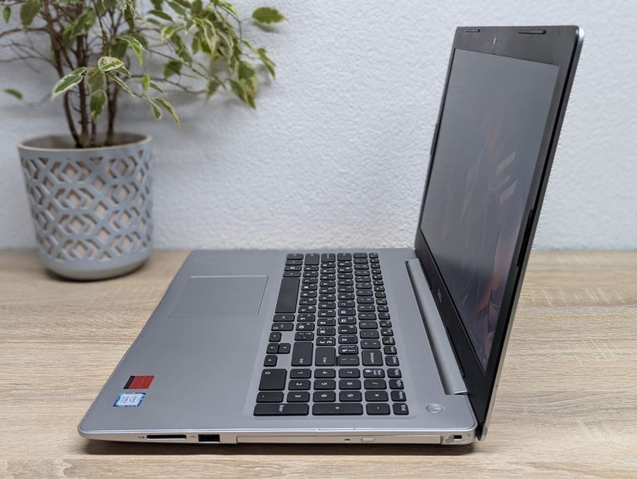 Уцінка! Ноутбук Б/В Dell Inspiron 5570, Intel Core i5-8250U, DDR4 16 GB, SSD 128GB + SSD 500GB, AMD Radeon 530 4Gb, 15.6"