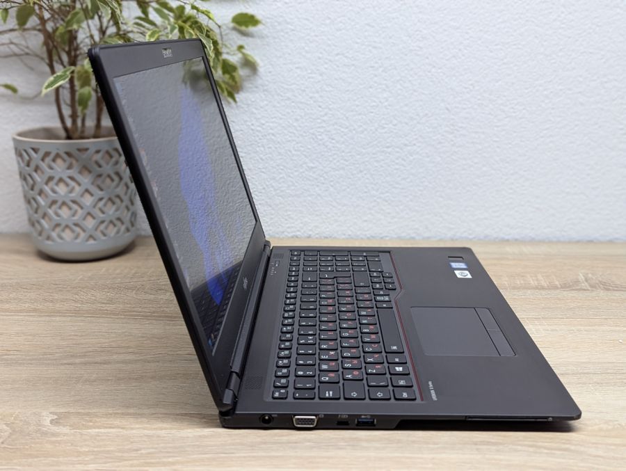 Уцінка! Ноутбук Б/В Fujitsu U759, Intel Core i5-8365U, DDR4 16 GB, SSD 256GB, 15.6" Full HD