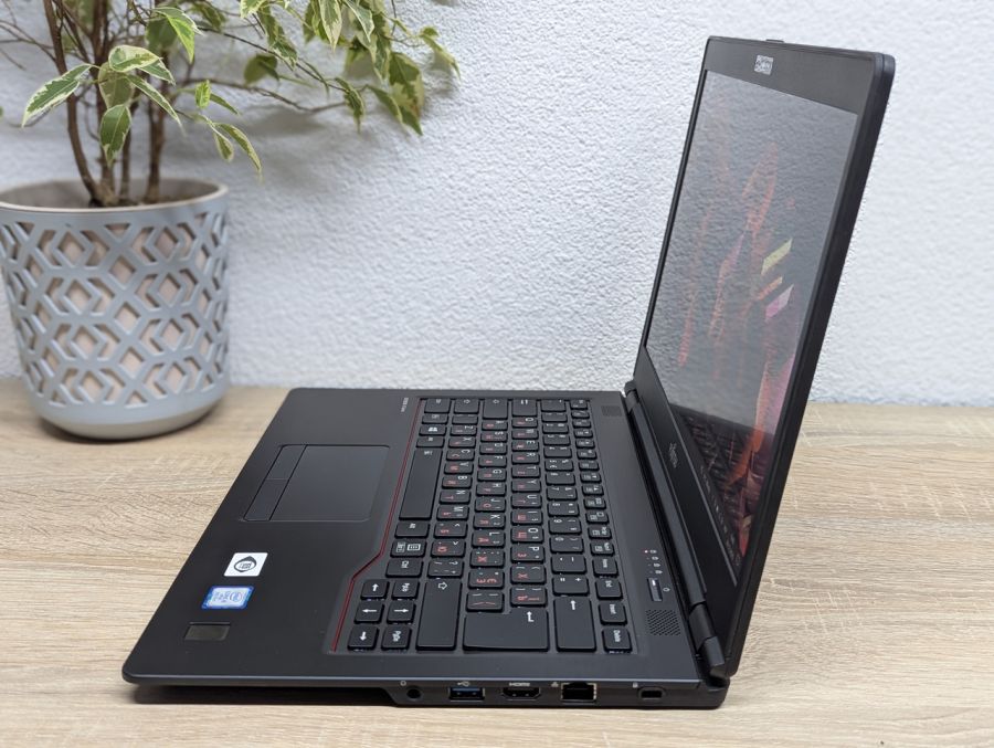 Ноутбук Б/В Fujitsu U749, Intel Core i5-8665U, DDR4 16 GB, SSD 256GB, 14" Full HD