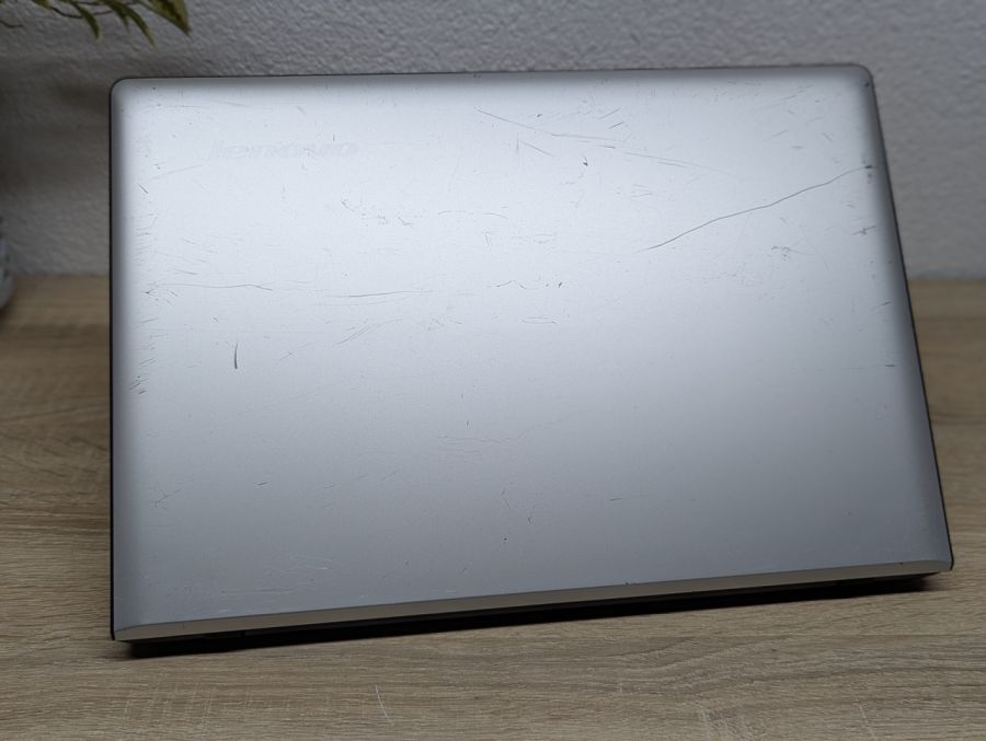 Уцінка! Ноутбук Б/В Lenovo IdeaPad 300-15ISK, Intel Core i5-6200U, DDR3 8 GB, SSD 128GB, 15" Full HD
