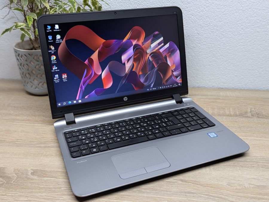 Уцінка! Ноутбук Б/В HP ProBook 450 G3, Intel Core i5-6200U, DDR3 8 GB, SSD 256GB, 15.6" HD