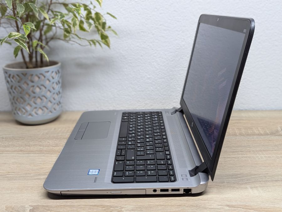 Уцінка! Ноутбук Б/В HP ProBook 450 G3, Intel Core i5-6200U, DDR3 8 GB, SSD 256GB, 15.6" HD
